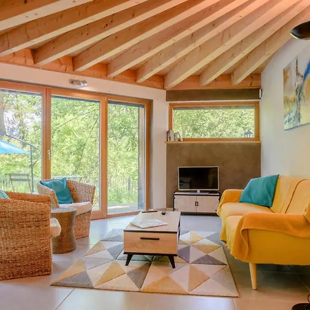 Holiday home Charmante Maison En Bois Dietwiller